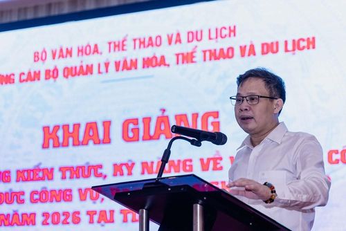 TS. Phạm Quế Anh mong muốn học viên tham gia học tập với tinh thần nghiêm túc, chủ động, tích cực thảo luận, qua đó tiếp thu hiệu quả kiến thức và vận dụng vào thực tiễ