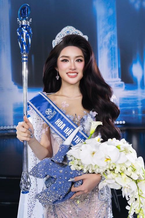 Phan Phương Oanh đăng quang hoa hậu. Ảnh: BTC