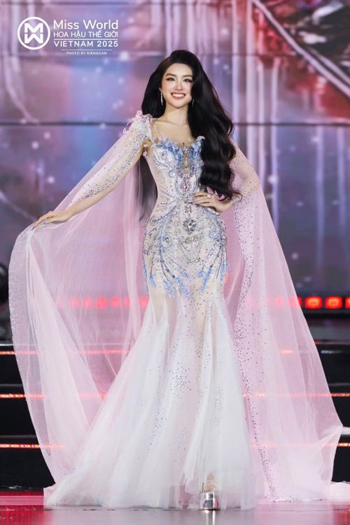 Phan Phương Oanh đăng quang hoa hậu. Ảnh: Fanpage Miss World Vietnam
