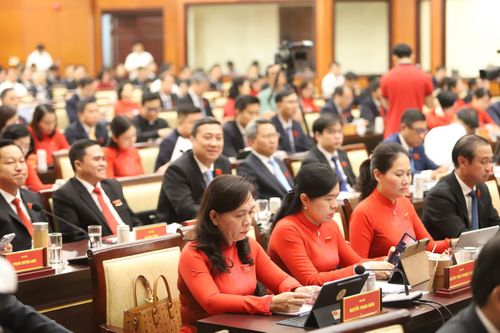 Đại biểu HĐND TPHCM khóa XI dự kỳ họp. Ảnh: Ngô Tùng