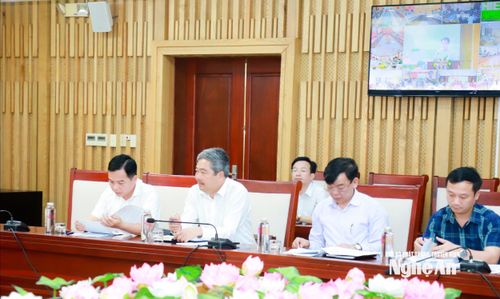 Các đại biểu dự hội nghị tại điểm cầu UBND tỉnh Nghệ An. Ảnh: Thành Duy