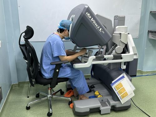 Sự xuất hiện của phẫu thuật robot không chỉ thay đổi trải nghiệm điều trị người bệnh mà còn mở ra kỳ vọng nâng cao tuổi thọ của người bệnh không may mắc bệnh ung thư.