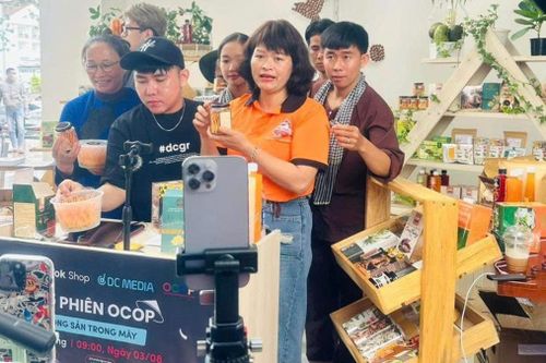 Tham gia hoạt động TMĐT, doanh nghiệp cần đầu tư thiết bị công nghệ, chuyển đổi số...