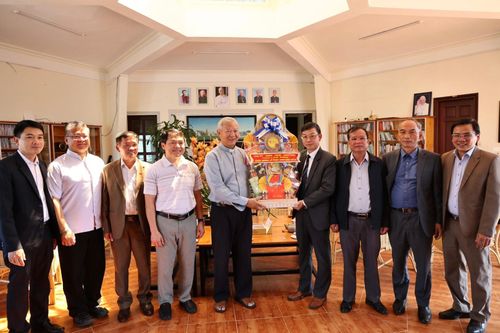 Đoàn thăm Linh mục Hoàng Văn Chính, Tổng Đại diện Giáo phận Đà Lạt