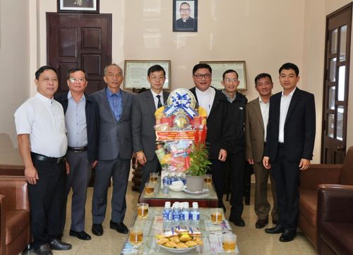Đoàn thăm Linh mục Nguyễn Mạnh Khoa, Tổng phụ trách Nam Tu hội Nhập thể - Tận hiến - Truyền giáo