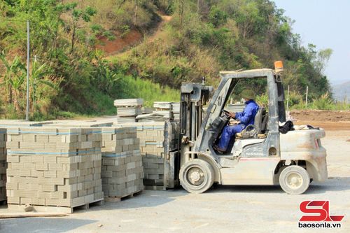 Vật liệu xây dựng của Công ty TNHH Sản xuất vật liệu và xây dựng Hùng An Mai.