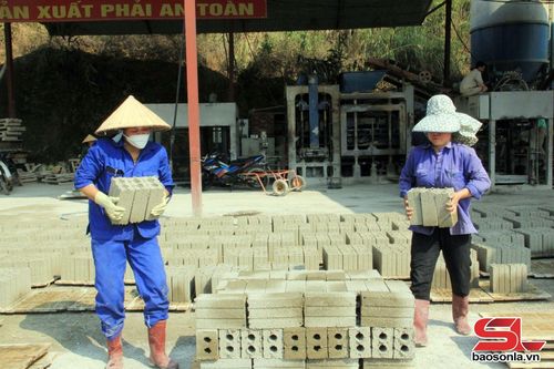 Khu vực sản xuất vật liệu xây dựng có sử dụng khoáng sản của Công ty TNHH Sản xuất vật liệu và xây dựng Hùng An Mai.