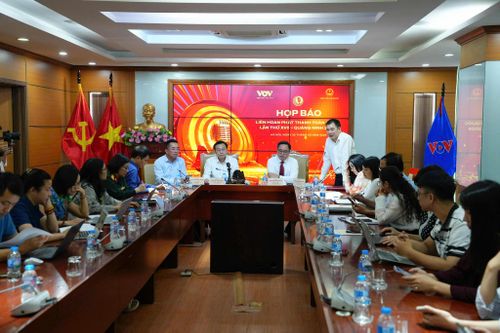 Quang cảnh buổi họp báo.
