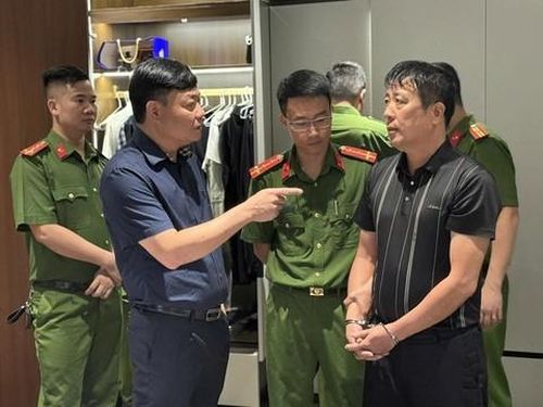 Phó Giám đốc Công an tỉnh Phú Thọ trực tiếp chỉ đạo bắt và khám xét nơi ở của đối tượng Nguyễn Văn Thức