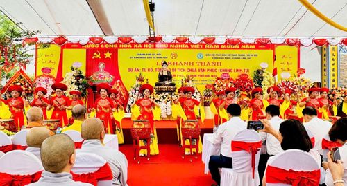Biểu diễn trống hội. Ảnh: Phương Xuyến