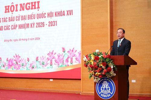Đồng chí Nguyễn Ngọc Việt, Bí thư Đảng ủy, Chủ tịch HĐND phường Đống Đa phát biểu tại hội nghị. Ảnh: Hoa Thành