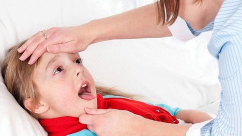 Trẻ nhỏ hệ miễn dịch chưa hoàn thiện nên amidan vừa làm nhiệm vụ bảo vệ, vừa dễ bị tấn công và viêm nhiễm.