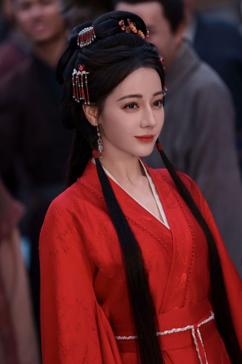 Địch Lệ Nhiệt Ba mãi vẫn chưa có phim ăn khách.
