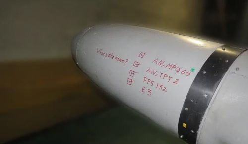 Fars News còn đăng ảnh phần đầu một UAV Shahed-136 có ghi danh sách mục tiêu mà loại phi cơ này từng đánh trúng, gồm radar AN/FPS-132, AN/TPY-2, AN/MPQ-65 và máy bay cảnh báo sớm E-3, cùng dòng chữ "Tiếp theo sẽ là gì?".