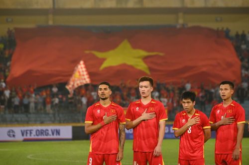  Hoàng Hên là nét mới của tuyển Việt Nam. 