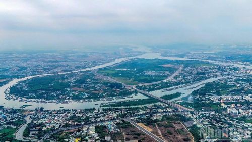 Nằm giữa sông Đồng Nai, Cù lao Phố có diện tích hơn 700ha. Trong đó, dự án Khu đô thị Hiệp Hòa nằm trên Cù lao Phố quy mô hơn 291ha, tổng mức đầu tư hơn 72.000 tỷ đồng, vừa được Ủy ban nhân dân tỉnh Đồng Nai phê duyệt đồ án quy hoạch chi tiết đô thị tỷ lệ 1/500 vào đầu tháng 3 vừa qua.