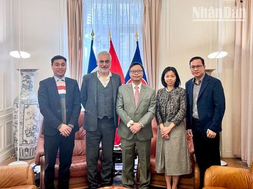 Đồng chí Taylan Coskun luôn trân trọng mối quan hệ hữu nghị truyền thống giữa hai Đảng Cộng sản và hai nhân dân. (Ảnh: KHẢI HOÀN)
