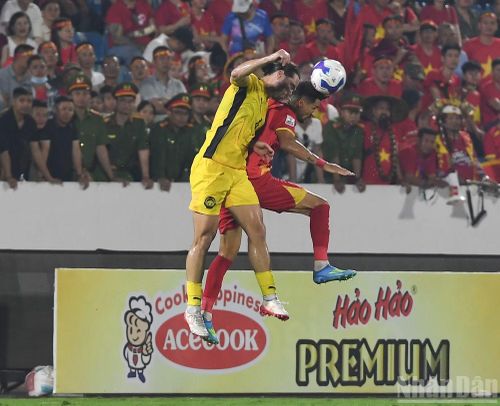 Các cầu thủ Malaysia thi đấu năng nổ, tạo ra một số tình huống nguy hiểm về phía khung thành của Nguyễn Filip.
