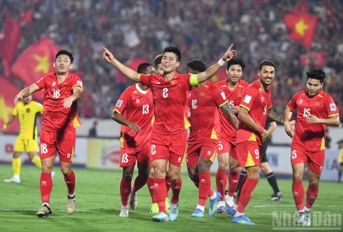 Chung cuộc, đội tuyển Việt Nam giành chiến thắng tưng bừng 3-1 trước đội tuyển Malaysia.
