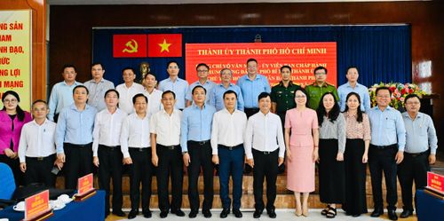 Lãnh đạo TPHCM cùng các đại biểu tham dự buổi làm việc. Ảnh: VIỆT DŨNG