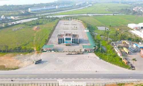 Dự án Bến xe Nam Vinh do Công ty Cổ phần Bến xe Nghệ An làm chủ đầu tư xây dựng trên khu đất mặt tiền đường Quốc lộ 1A tuyến tránh Vinh, thuộc địa bàn xã Lam Thành (Nghệ An).