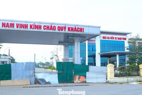Theo công bố của Công ty Bến xe Nghệ An, bến xe Nam Vinh được quy hoạch là bến xe loại 1, có diện tích xây dựng 100.000 m2, với 500 chuyến xe xuất bến mỗi ngày và 15.000 lượt người đi xe. Tổng mức đầu tư dự án là 250 tỷ đồng.