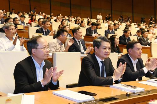 Đồng chí Nguyễn Duy Lâm - Ủy viên BCH Trung ương Đảng, Bí thư Tỉnh ủy Hà Tĩnh và lãnh đạo các bộ, ban, ngành Trung ương tham dự hội nghị tại điểm cầu chính.