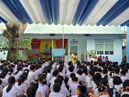 Chuyên đề “Bác Hồ với phụ nữ miền Nam” do Bảo tàng Phụ nữ Nam Bộ phối hợp với trường THCS Huỳnh Tấn Phát tổ chức.