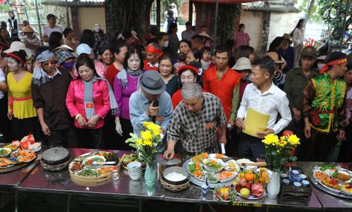 Tiêu chí chấm không chỉ nằm ở số lượng cá bắt được mà còn ở chất lượng món ăn, sự khéo léo trong chế biến và cách trình bày mâm cỗ.