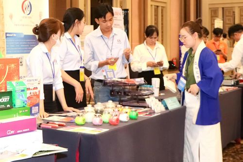 Doanh nghiệp Nhật Bản giới thiệu sản phẩm tại Hội nghị Giao thương Việt - Nhật năm 2025, diễn ra tại Đồng Nai. Ảnh: Ngọc Liên