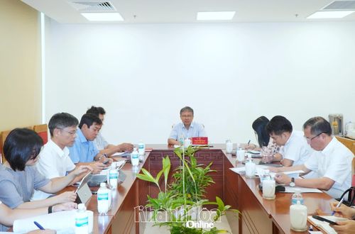 Quang cảnh cuộc họp.