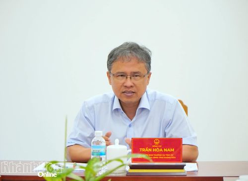 Đồng chí Trần Hòa Nam chủ trì cuộc họp.