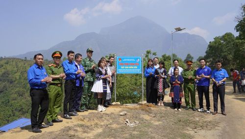 Khánh thành công trình “Thắp sáng đường biên” tại bản Chảng Phàng, xã Sin Suối Hồ.