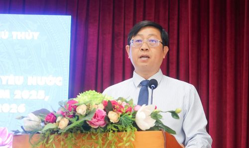 Bí thư Đảng ủy, Chủ tịch HĐND phường Phú Thủy Nguyễn Hữu Thông phát biểu tại hội nghị