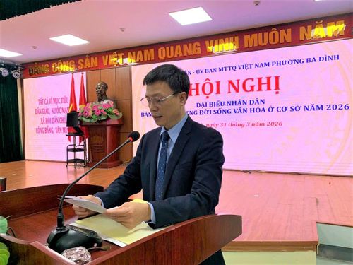 Chủ tịch Ủy ban MTTQ Việt Nam phường Ba Đình Võ Hồng Vinh phát biểu khai mạc hội nghị. Ảnh: Hoàng Sơn