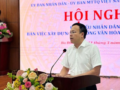 Bí thư Đảng ủy - Chủ tịch HĐND phường Ba Đình Phạm Quang Thanh phát biểu tại hội nghị. Ảnh: Mạnh Tiến