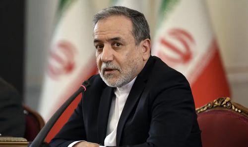 Ngoại trưởng Iran Abbas Araghchi cùng ngày khẳng định mục tiêu trong đòn tập kích căn cứ Prince Sultan là lực lượng Mỹ đang đồn trú tại đây, chứ không nhằm gửi thông điệp đe dọa Arab Saudi. Ông nhấn mạnh Tehran tôn trọng Riyadh và xem nước này là "quốc gia anh em".