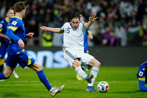  Italy có lợi thế dẫn trước nhưng không thể duy trì sức ép. Tấm thẻ đỏ của trung vệ Alessandro Bastoni ở phút 41 khiến "Azzurri" rơi vào thế chống đỡ trong phần còn lại của trận đấu. 