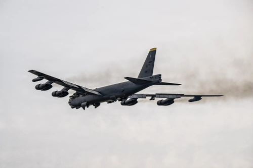  Không quân hy vọng việc đại tu động cơ và radar của máy bay B-52 sẽ giúp phi đội này tiếp tục hoạt động trong một thế kỷ nữa. Ảnh: Không quân Mỹ. 
