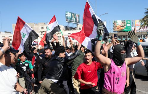  Niềm vui vỡ òa đã lan khắp các con phố tại Baghdad. Ảnh: Reuters. 