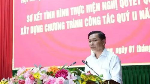 Đồng chí Trần Văn Lâu, Ủy viên Trung ương Đảng, Bí thư Tỉnh ủy Vĩnh Long phát biểu.