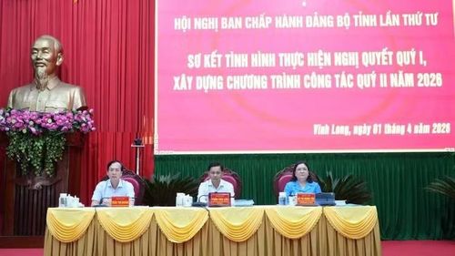 Lãnh đạo tỉnh Vĩnh Long chủ trì tại hội nghị.