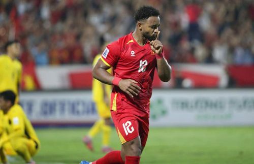 Xuân Son lập cú đúp, ấn định chiến thắng cho đội tuyển Việt Nam.