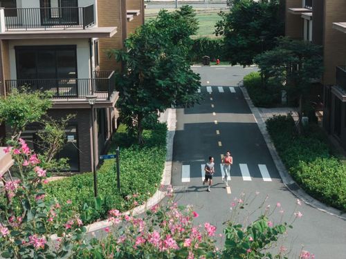 Các khu đô thị mới với quy hoạch hiện đại, không gian sống xanh và hệ tiện ích đồng bộ, hình thành cùng nhịp phát triển địa phương.