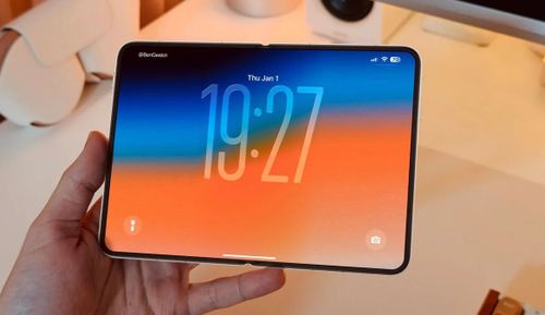 iPhone gập dự kiến ra mắt trong năm nay sẽ trở thành đối thủ trực tiếp của Galaxy Z Fold. Ảnh: PhoneArena