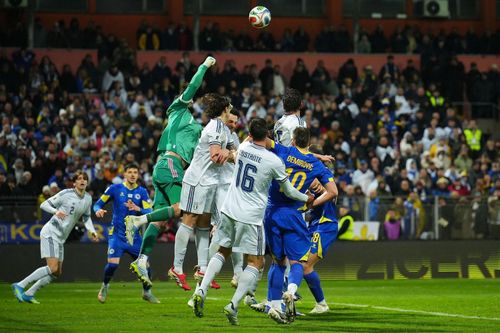 Donnarumma có trận đấu rất hay, với 10 pha cứu thua. Ảnh: EFE