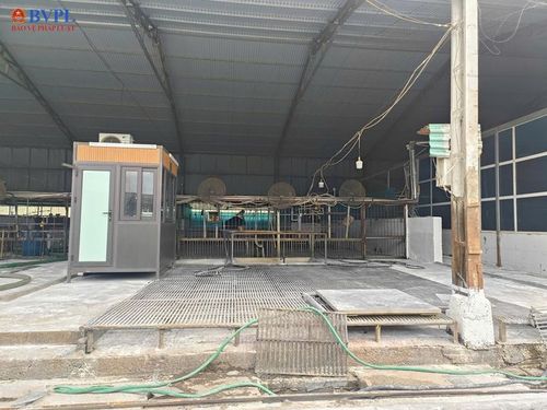 Cơ sở của đối tượng Hiền nằm sát cổng sau của Cơ sở giết mổ gia súc tập trung Vạn Phúc.
