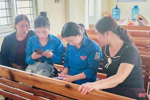 Điểm nhấn là việc tổ chức đồng loạt Ngày hội “Tuổi trẻ Hà Tĩnh tiên phong chuyển đổi số” tại 100% cơ sở Đoàn, với các hoạt động như: tuyên truyền kiến thức về chuyển đổi số, hướng dẫn cài đặt và sử dụng các ứng dụng số, phổ cập tài khoản thanh toán điện tử theo hình thức eKYC, thu hút hàng chục nghìn lượt ĐVTN và người dân tham gia.