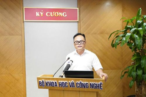 Ông Thái Hữu Lý - Trưởng phòng Phát triển dịch vụ, Trung tâm Internet Việt Nam (VNNIC), thông tin về việc đấu giá tên miền hai ký tự .vn. (Ảnh: PV/Vietnam+)