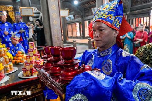 Lễ dâng nước cúng Thánh. (Ảnh: Khánh Hòa/ TTXVN)